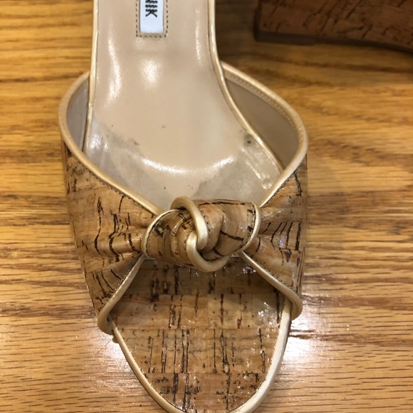 Manolo Blahnik patent cork wedge - Picture 3 of 7